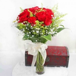 6 Red Rose Vase Arrangement